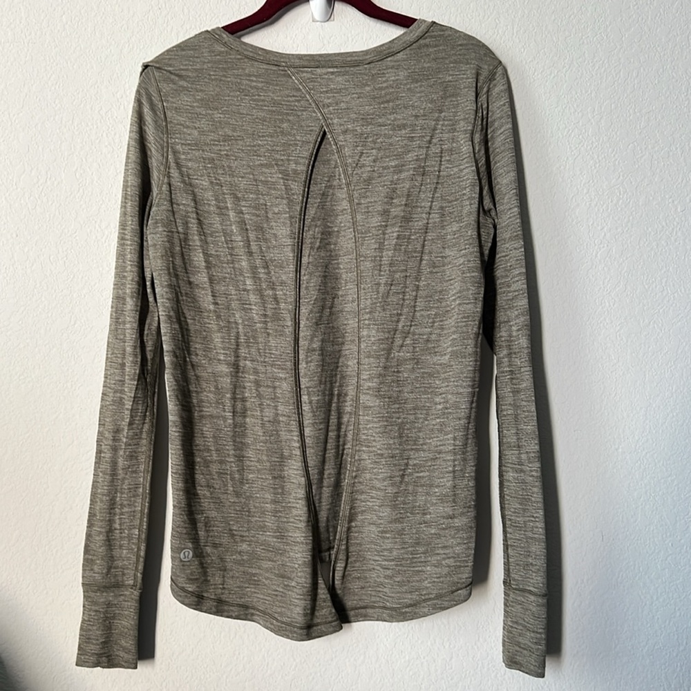 Lululemon Beat The Heat Long Sleeve Athletic Yoga Top Green Tie Back - Picture 2 of 9